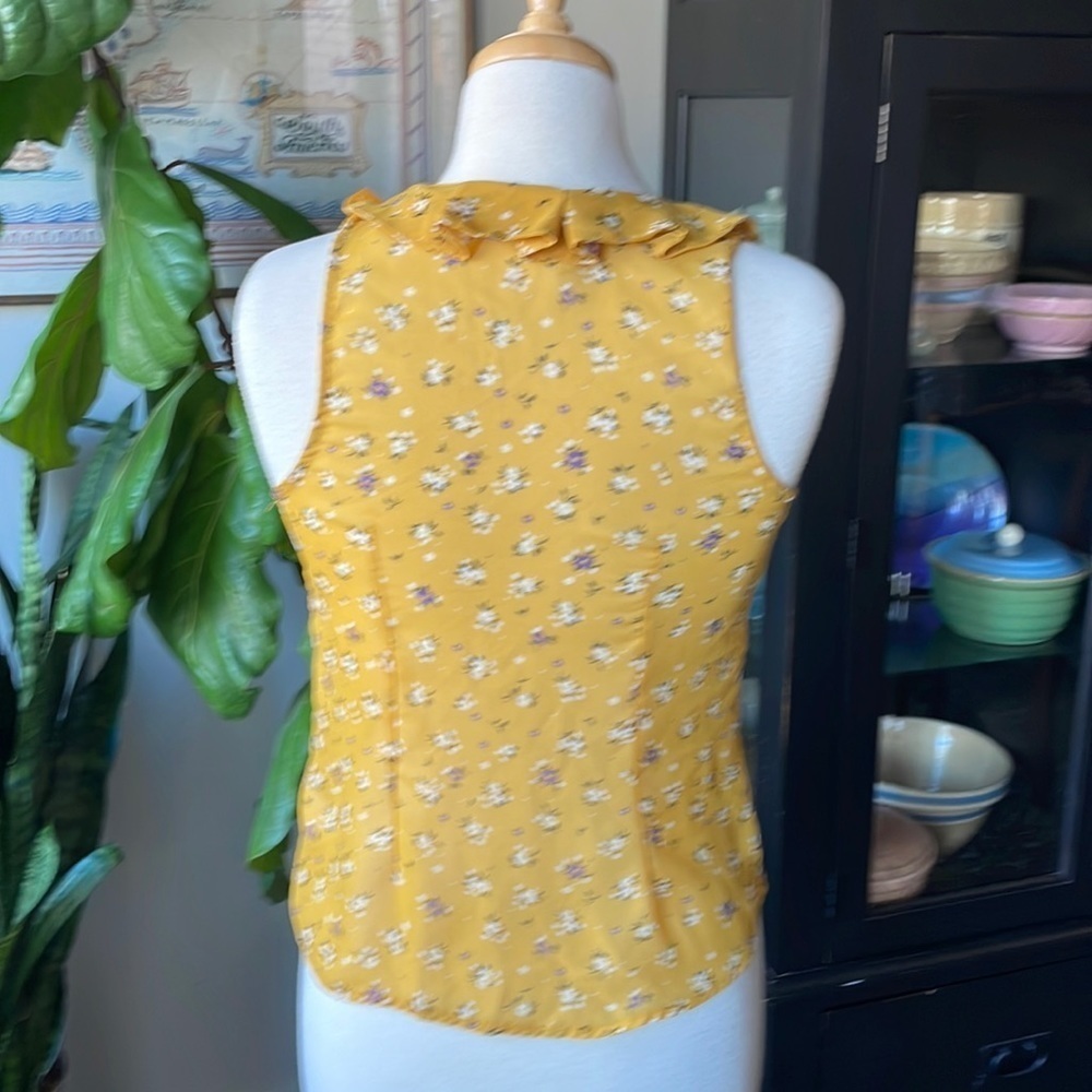 Flirty Summer Ruffly Sleeveless Top - Picture 2 of 8